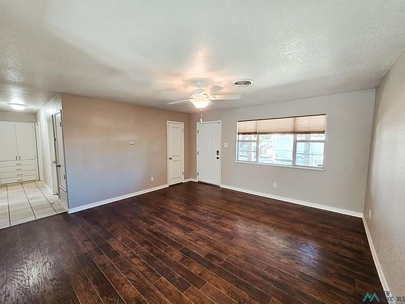 5th image of 517 W 19th St