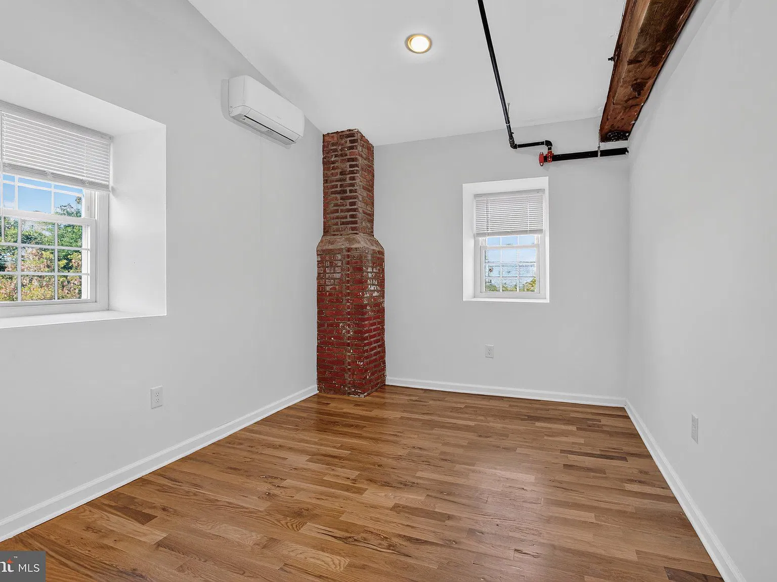 2 bed, 1.0 bath, 850 sqft, $1,575 — Photo 3