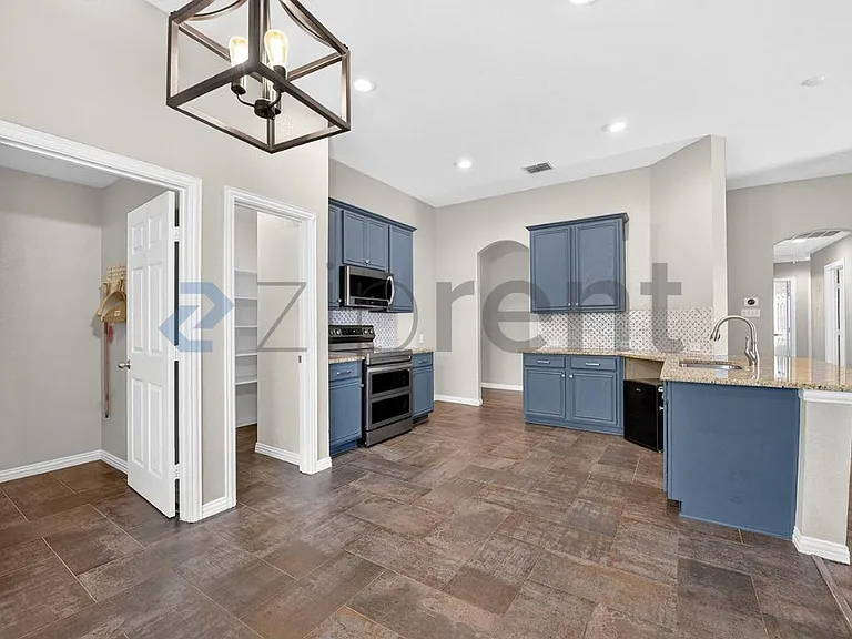 5228 Lake Grove Dr — Photo 19