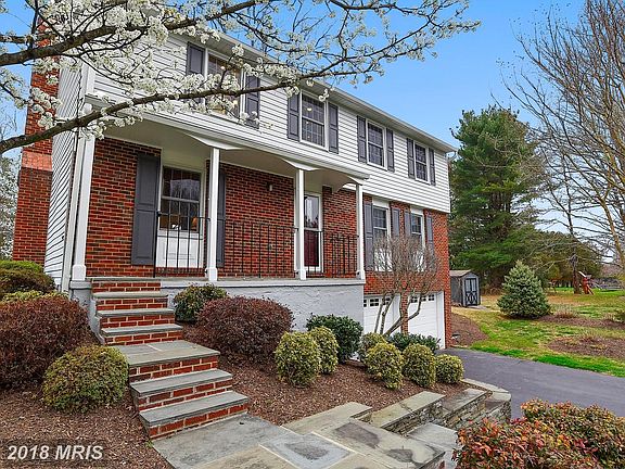 2nd image of 906 Man O War Ln