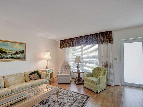 5th image of 219 Lakeview Ave APT 205