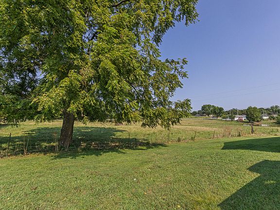 4th image of 7053-7057 W Farm Road 106 #7053-7057