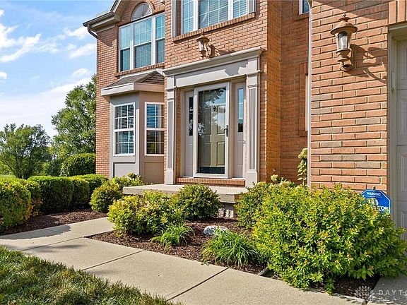 4th image of 441 Tillotson Pl