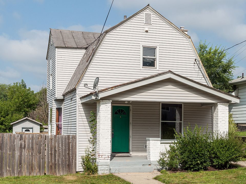 1st image of 735 Emerald Ave NE