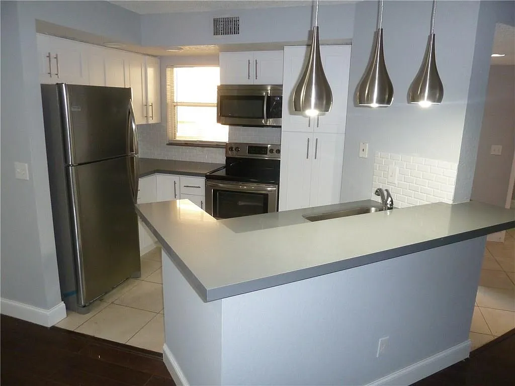 417 Vista Isles Dr — Photo 3
