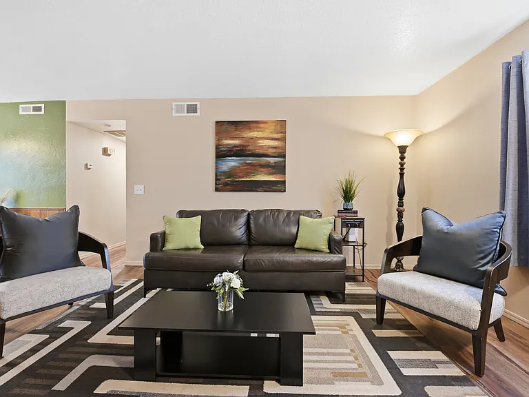 11307 N May Ave #D — Photo 4