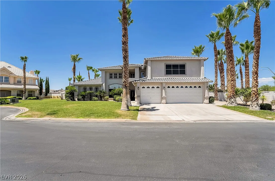 4 bed, 3.0 bath, 4463 sqft, $6,200 — Photo 3