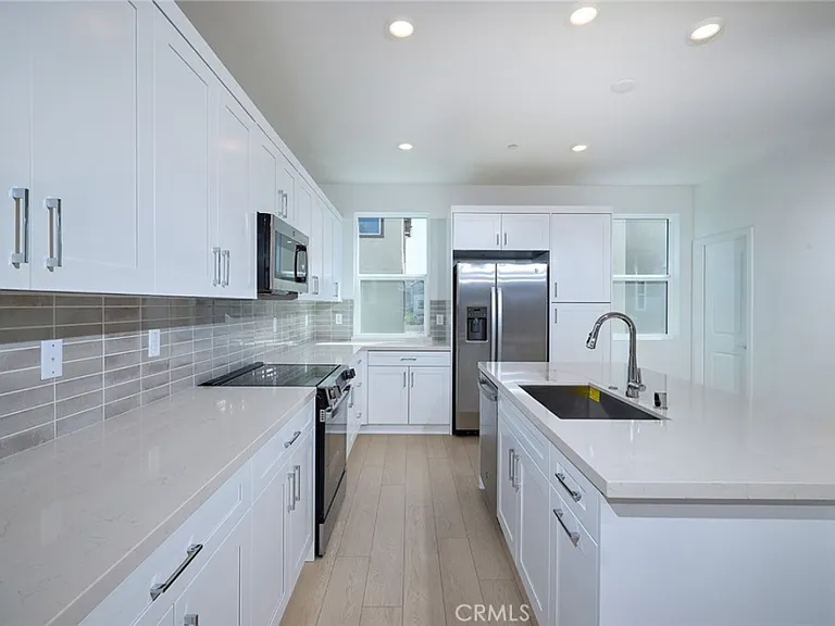 6045 Fairfax Dr — Photo 7