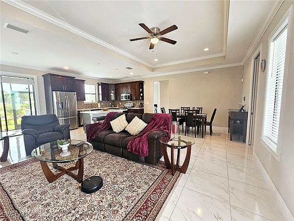 4th image of 2460 Everglades Blvd N