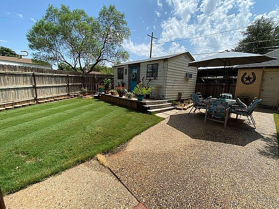 5th image of 806 Josephine St