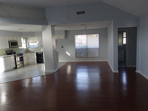 4th image of 6523 Fairbourne Dr