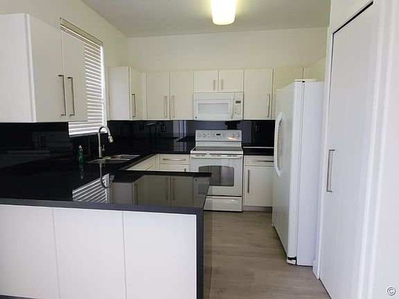 4th image of 10919 NW 79th St #10919