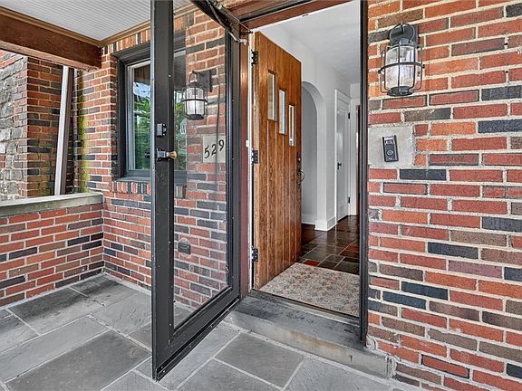 4th image of 529 Hillcrest Pl
