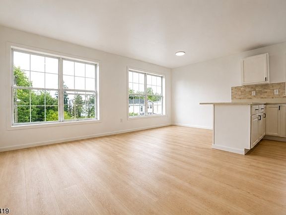 3rd image of 136 19Th Ave