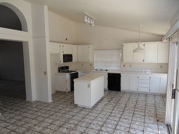 2nd image of 1843 Paseo Del Lago Dr