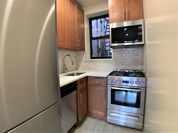 4th image of 151 E 81st St APT 4B