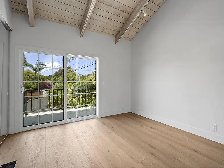 683 Marine View Ave — Photo 31