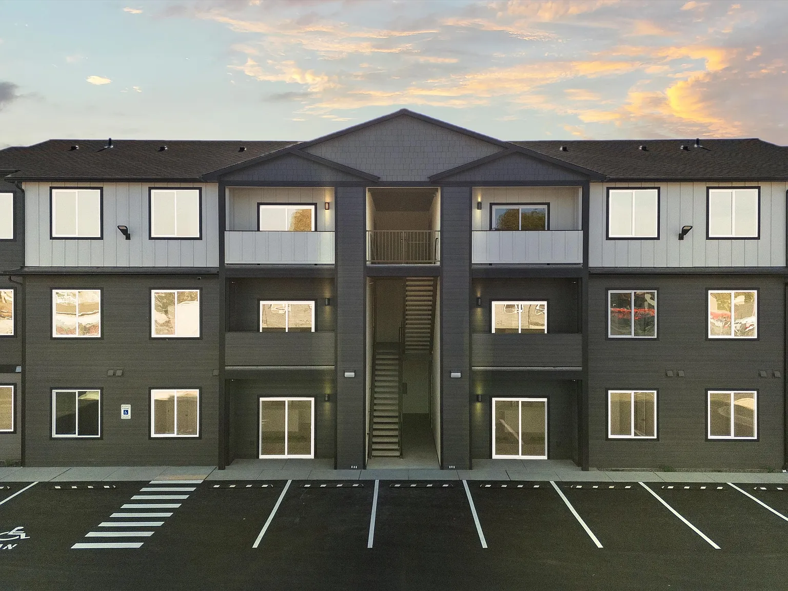 Bonneville Apartments — Photo 2