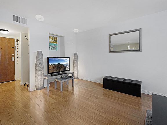 5th image of 435 S Virgil Ave APT 102