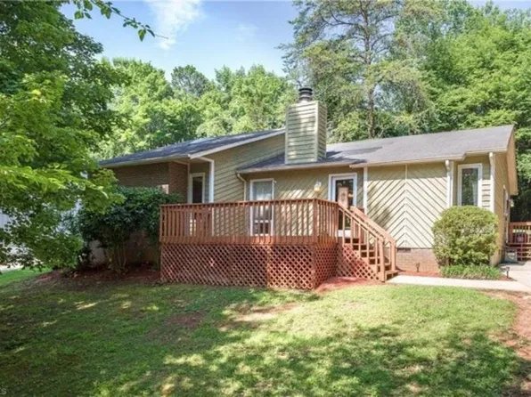 204 Brambleton Ct, Winston Salem, NC 27106