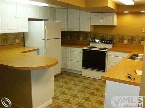 MARMOOR KITCHEN.JPG