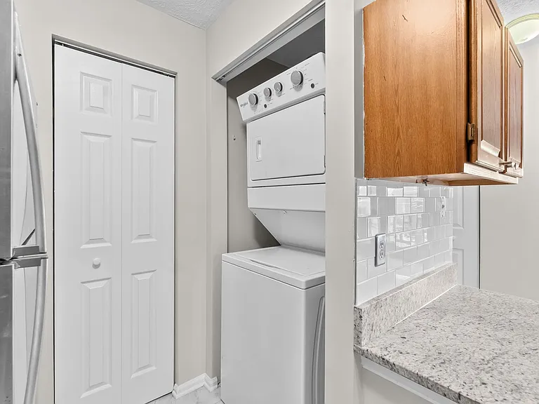 12205 Saint Peter Ct — Photo 15
