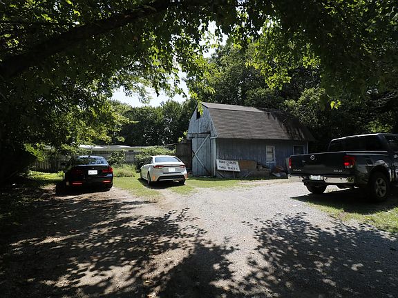 2nd image of 132 Calvery Ct