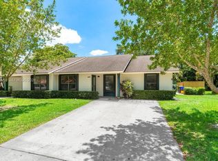 1367 Riverside Cir, Wellington, FL 33414