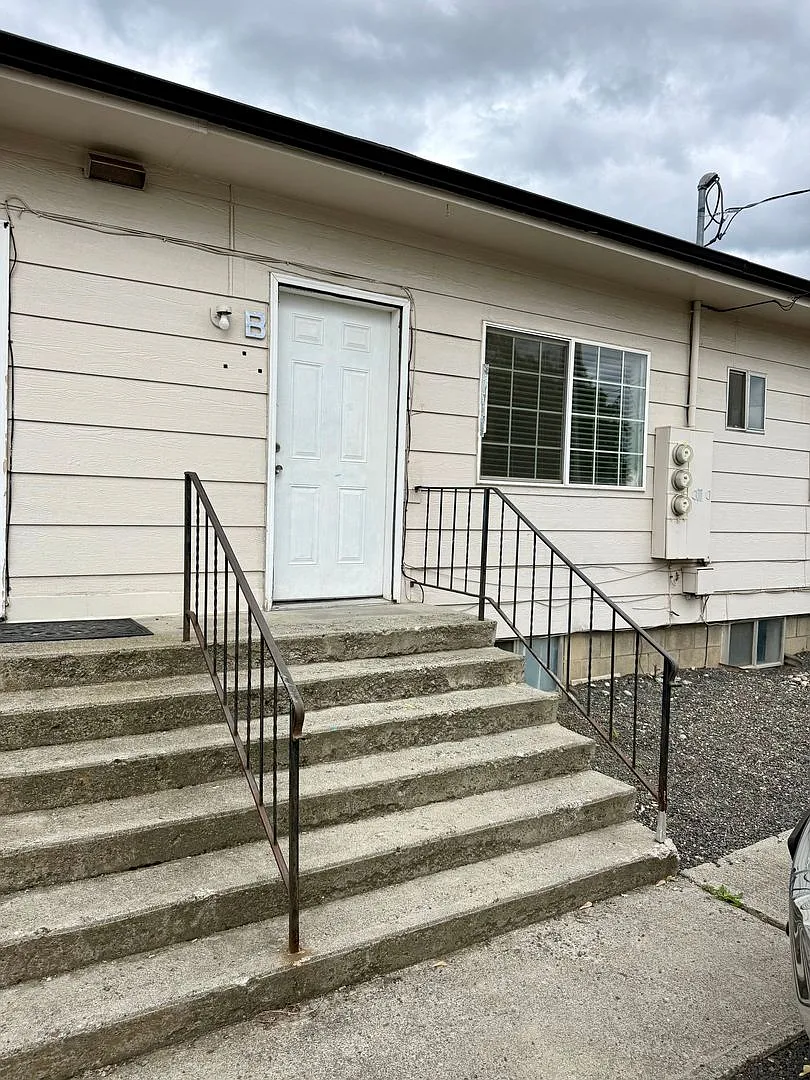 Building Photo - 713 Airway Ave