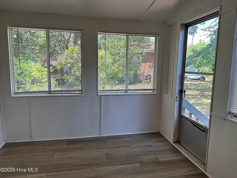 581 Parkway Blvd — Photo 11