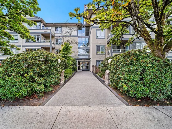 4990 McGeer St #201, Vancouver, BC V5R 6C1