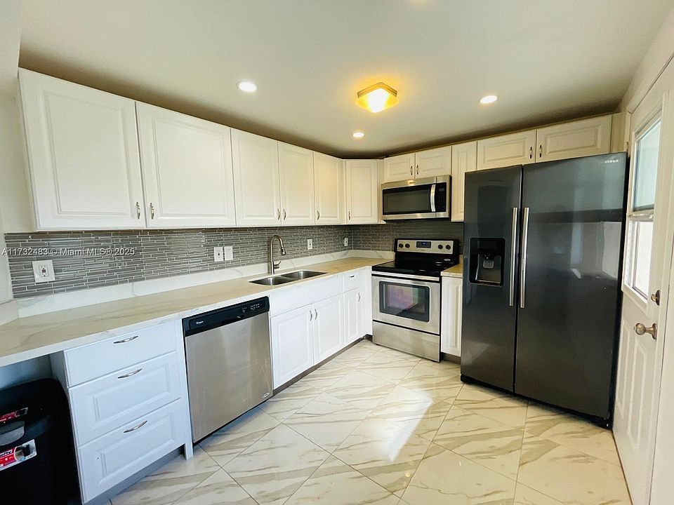 1st image of 1701 NE 191st St #A402