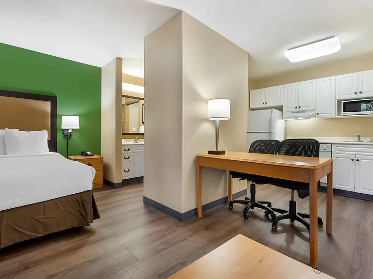 Deluxe Studio - 1 King Bed