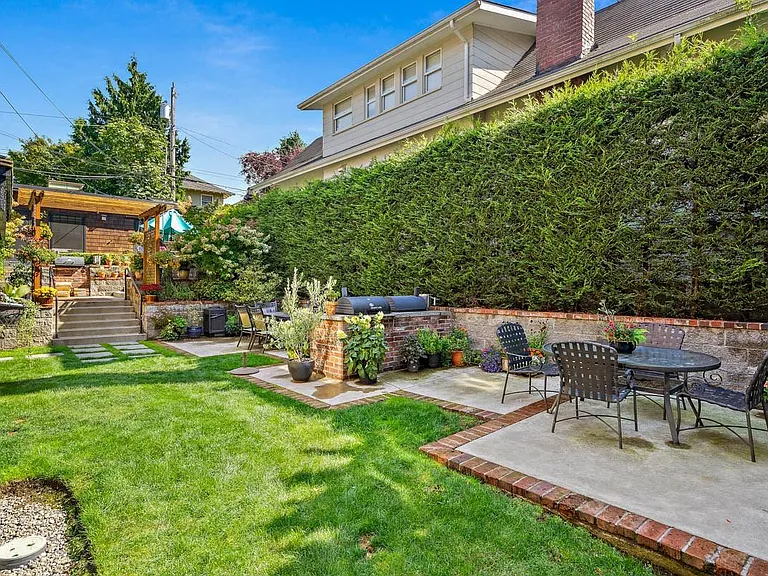 E Highland Dr — Photo 10