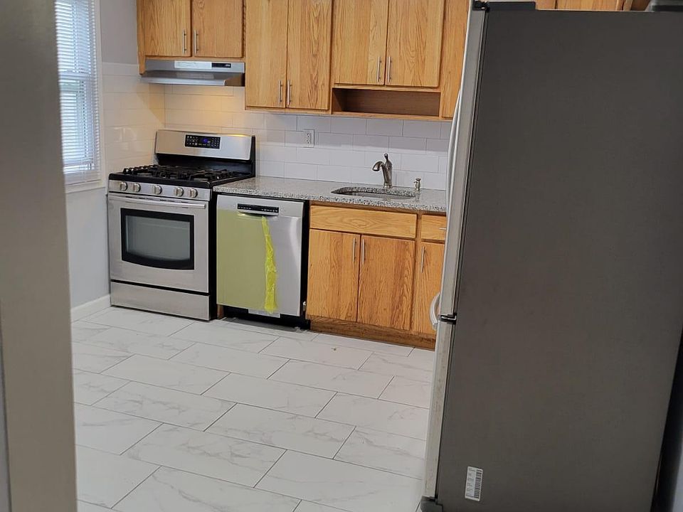 1st image of 23 Kenyon Pl #23L
