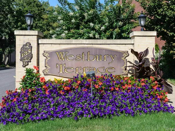135 Post Ave APT 5T, Westbury, NY 11590
