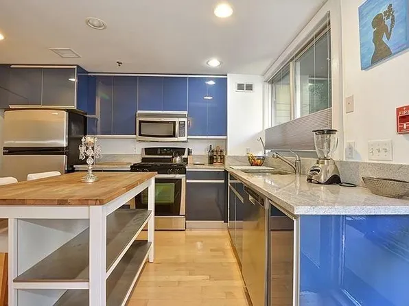 557 2nd Street image 1 of 9