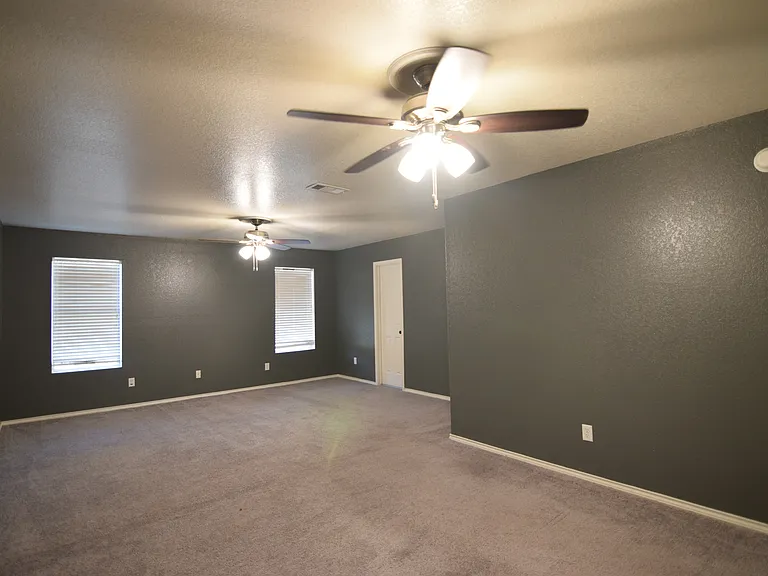 401 Dixon Dr — Photo 18