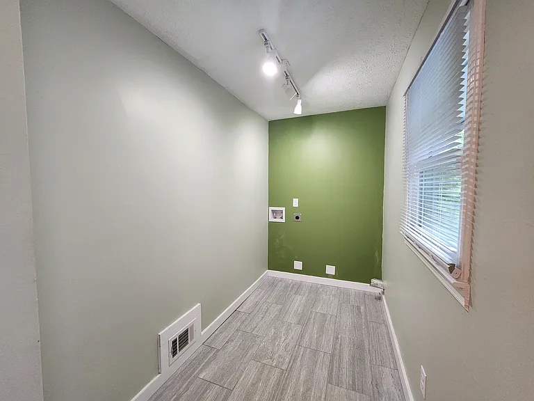 464 Ruth St — Photo 13