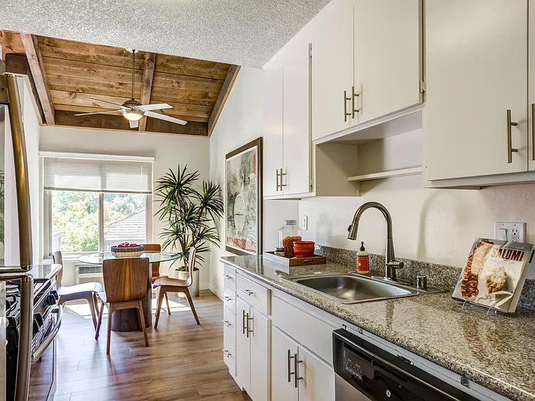 Glenbrook Apartments — Photo 40