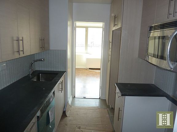3rd image of 444 E 82nd St APT 9R