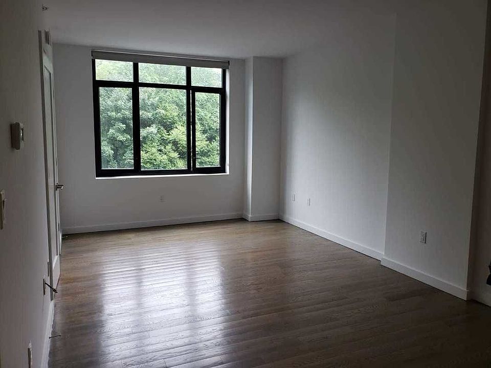 1st image of 125 Parkside Ave #4BB