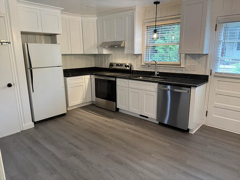 210 N Woodberry Ave — Photo 4