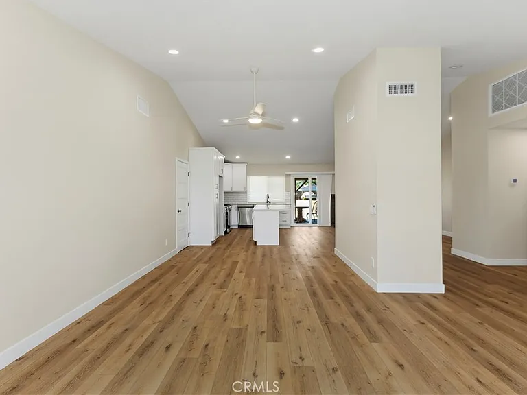 11471 Hollyvale Ave — Photo 9