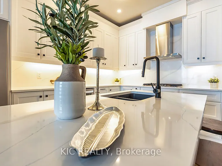 99 Louisa St #307 — Photo 5