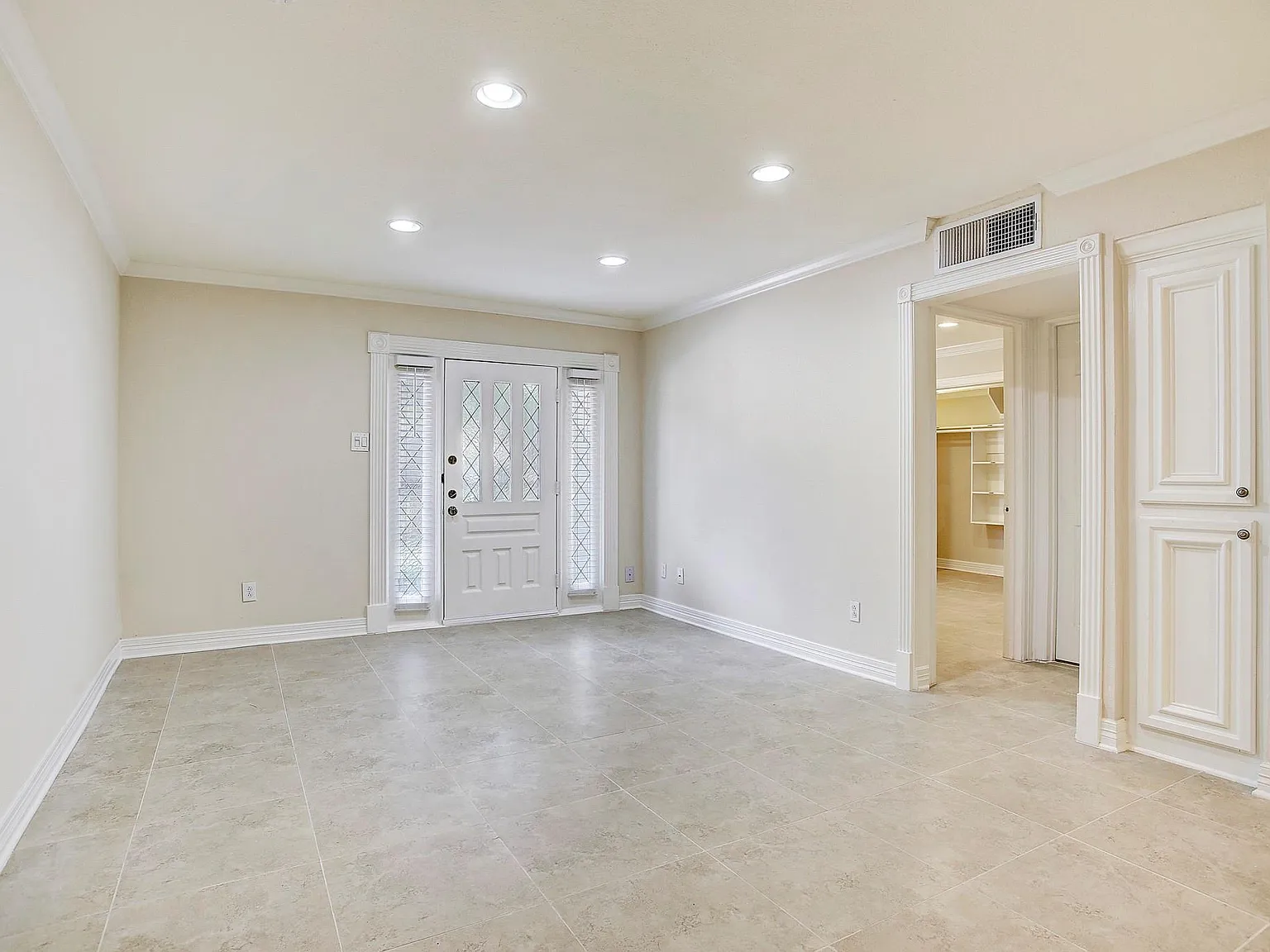 1 bed, 1.0 bath, 758 sqft, $1,350 — Photo 2