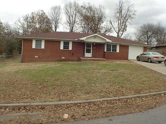 2nd image of 1025 W Magnolia St
