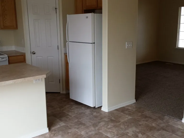 693 E Willow Brook Dr — Photo 4