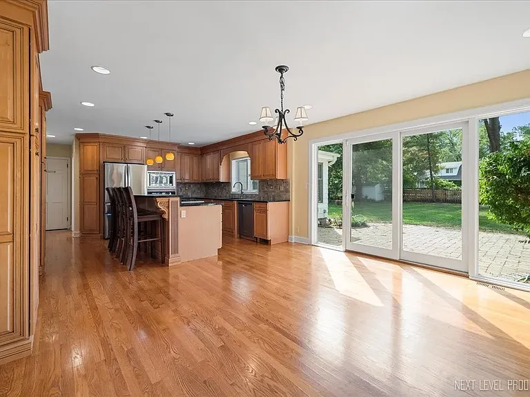 710 Peck Rd — Photo 11