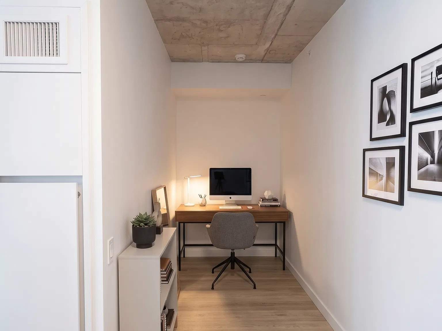 Canvas Lofts - 1 Bed + Den — Photo 2